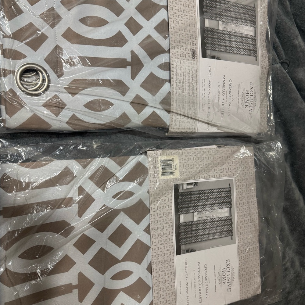 EXCLUSIVE™
HOME curtains PREMIUM QUALITY 
set of 2
GROMMET PANELS